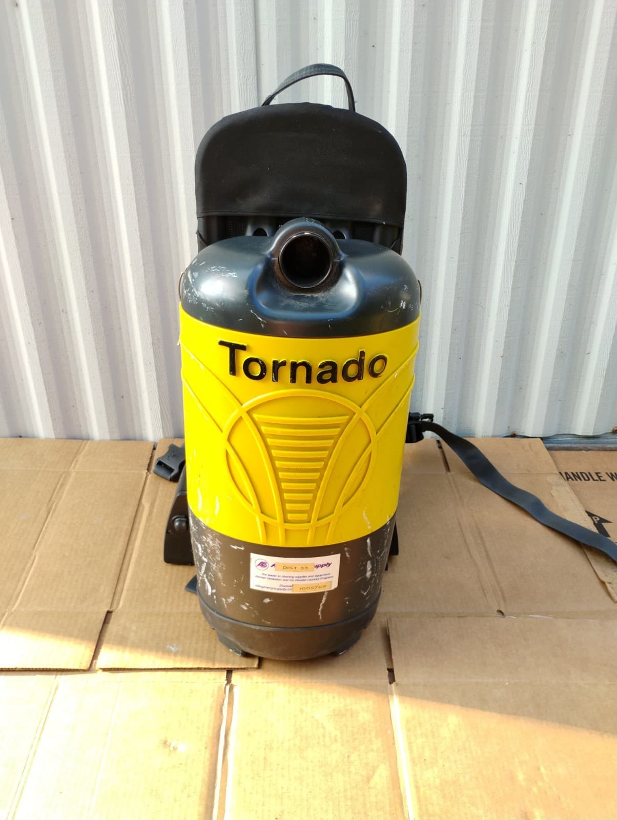 Tornado Pac-Vac 6 Roam, 6 Quart Battery Powered Backpack Vacuum 93016B-1 3