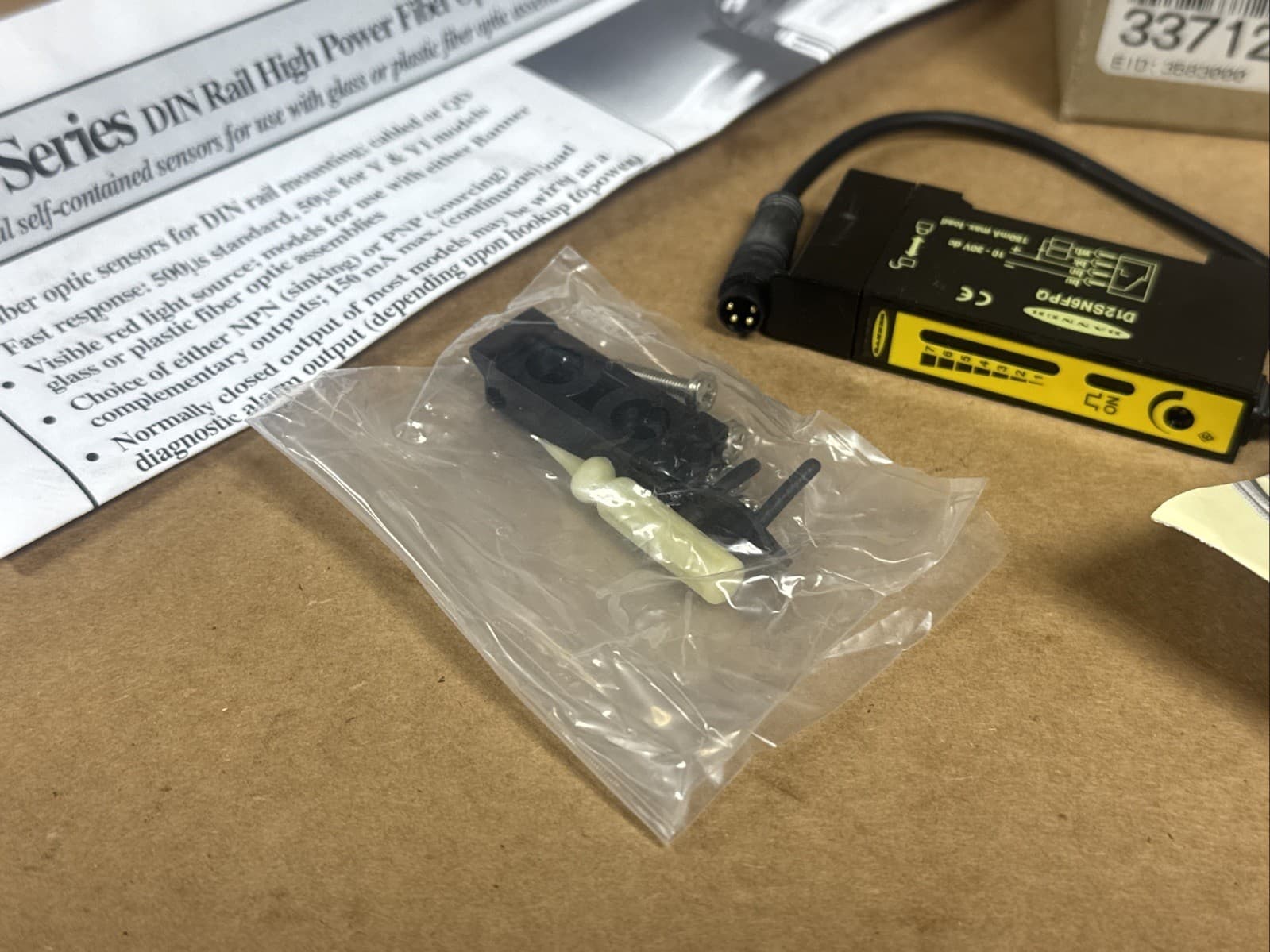 Banner 33712 D12SN6FPQ DIN Rail High Power Fiber Optic Sensor FAST SAME DAY SHIP 6