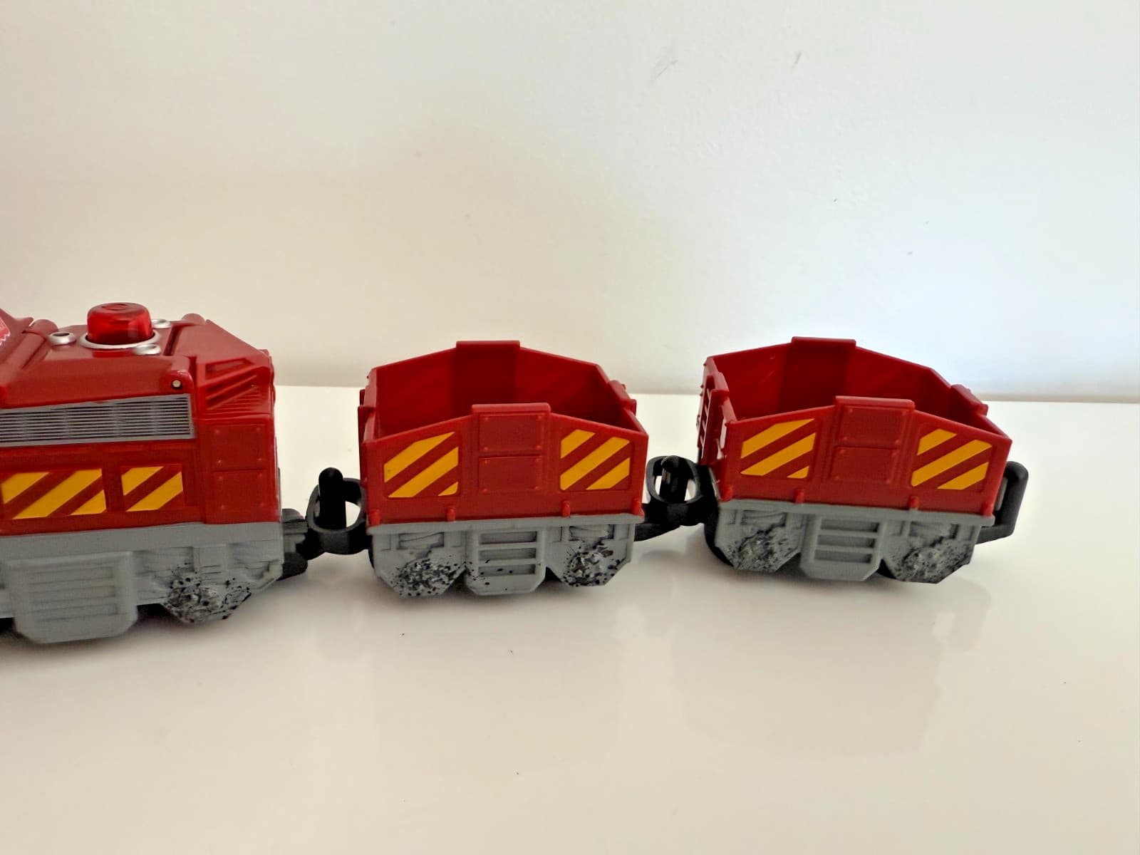 Fisher Price GeoTrax ~ Bull & Bruno! Toughest Team #99 Engine cars & figure 3