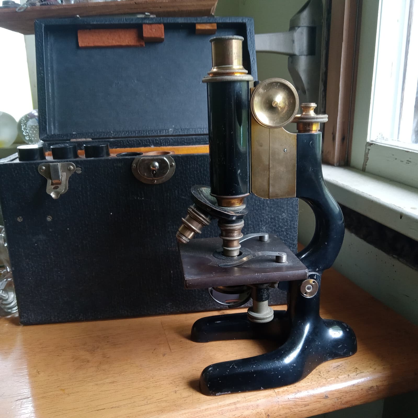 ANTIQUE 1912 IRON & BRASS BAUSCH & LOMB MICROSCOPE IN ORIGINAL WOOD CASE NICE!