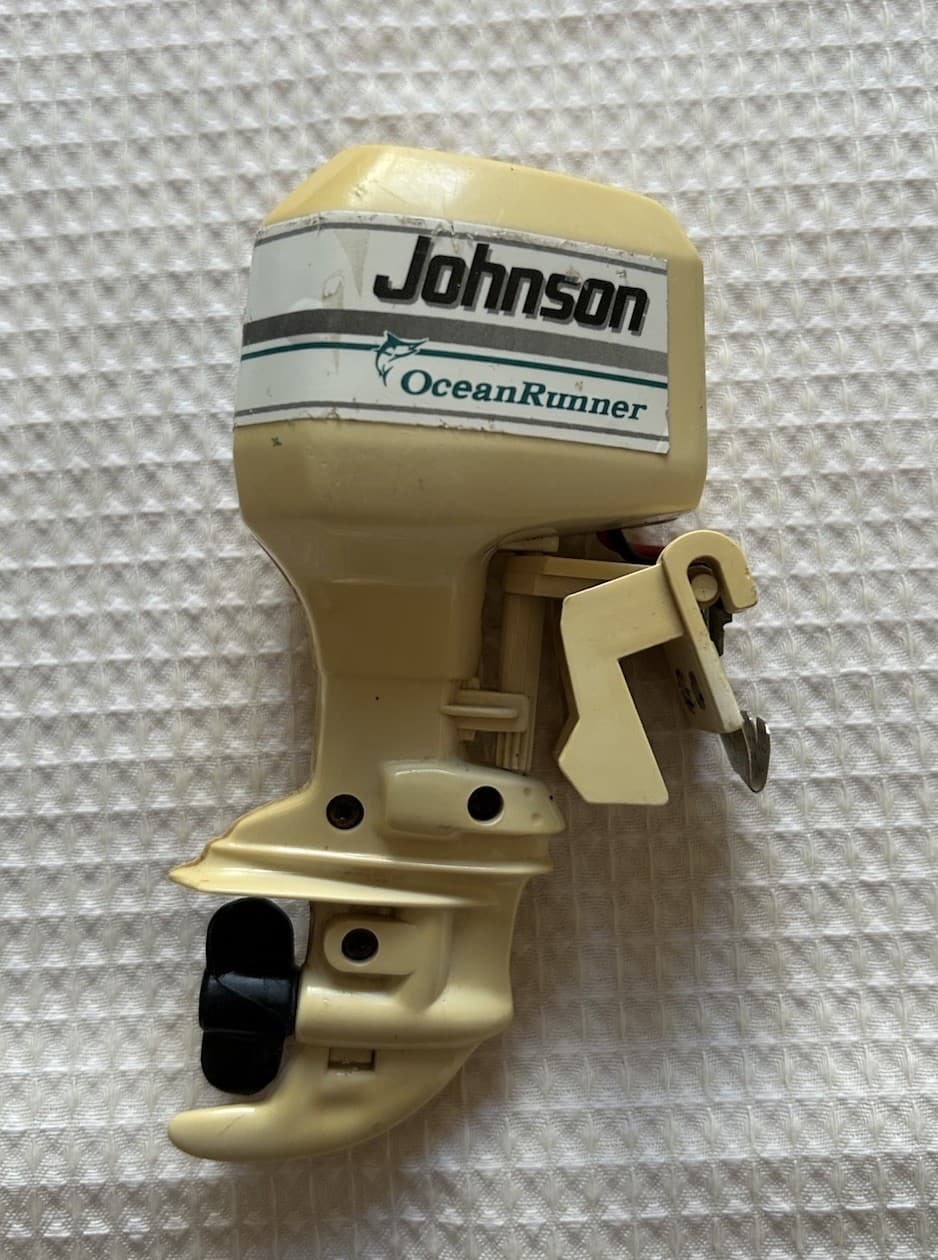 Vintage toy Johnson Ocean Runner 225 Electric Boat Motor  3