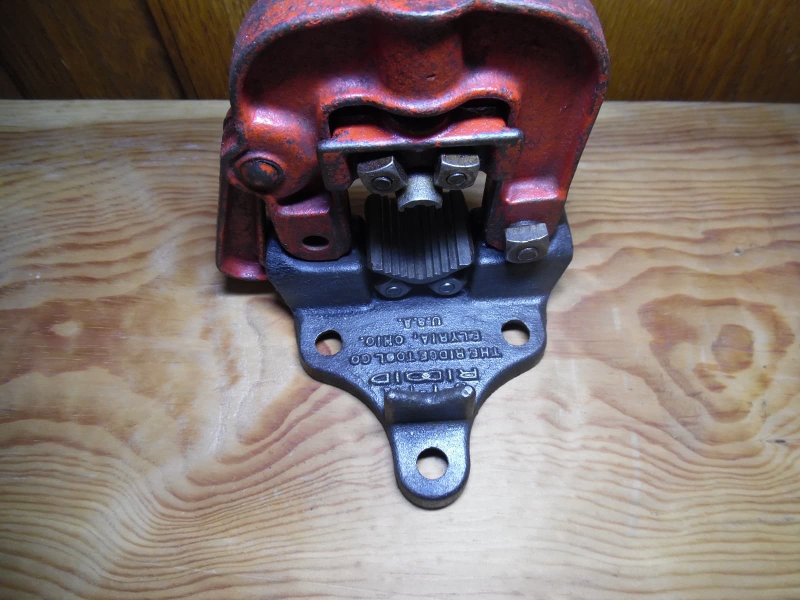 Vintage SWEET LOOKIN Ridgid B-Y 1-1/4" pipe vise Holding Clamp BENCH BUMPER WORK 2