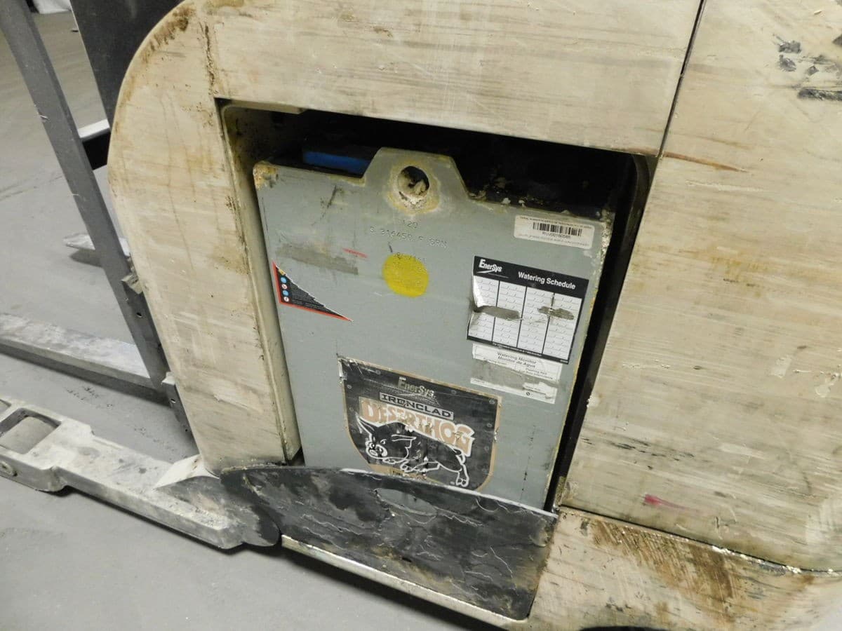 CROWN RR5225-45 REACH ELECTRIC FORKLIFT 36V M6478 4