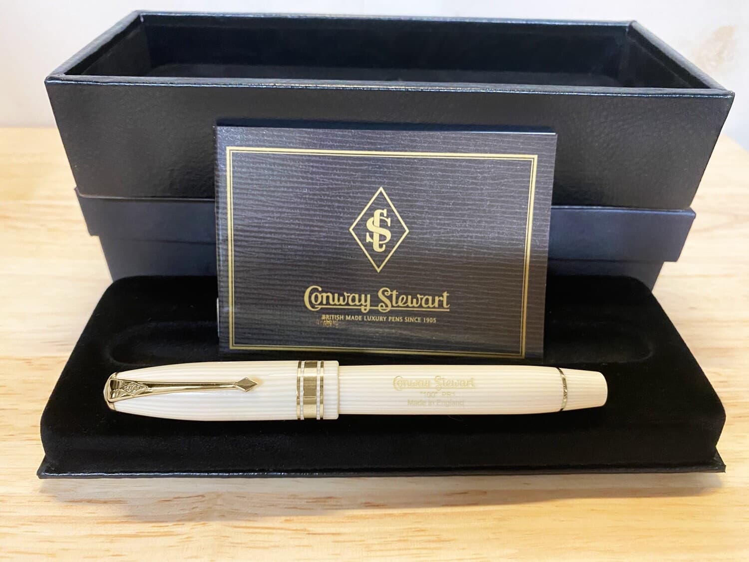 Conway Stewart 100 Series Creamy White Casein LE F/Pen - with box & papers 3