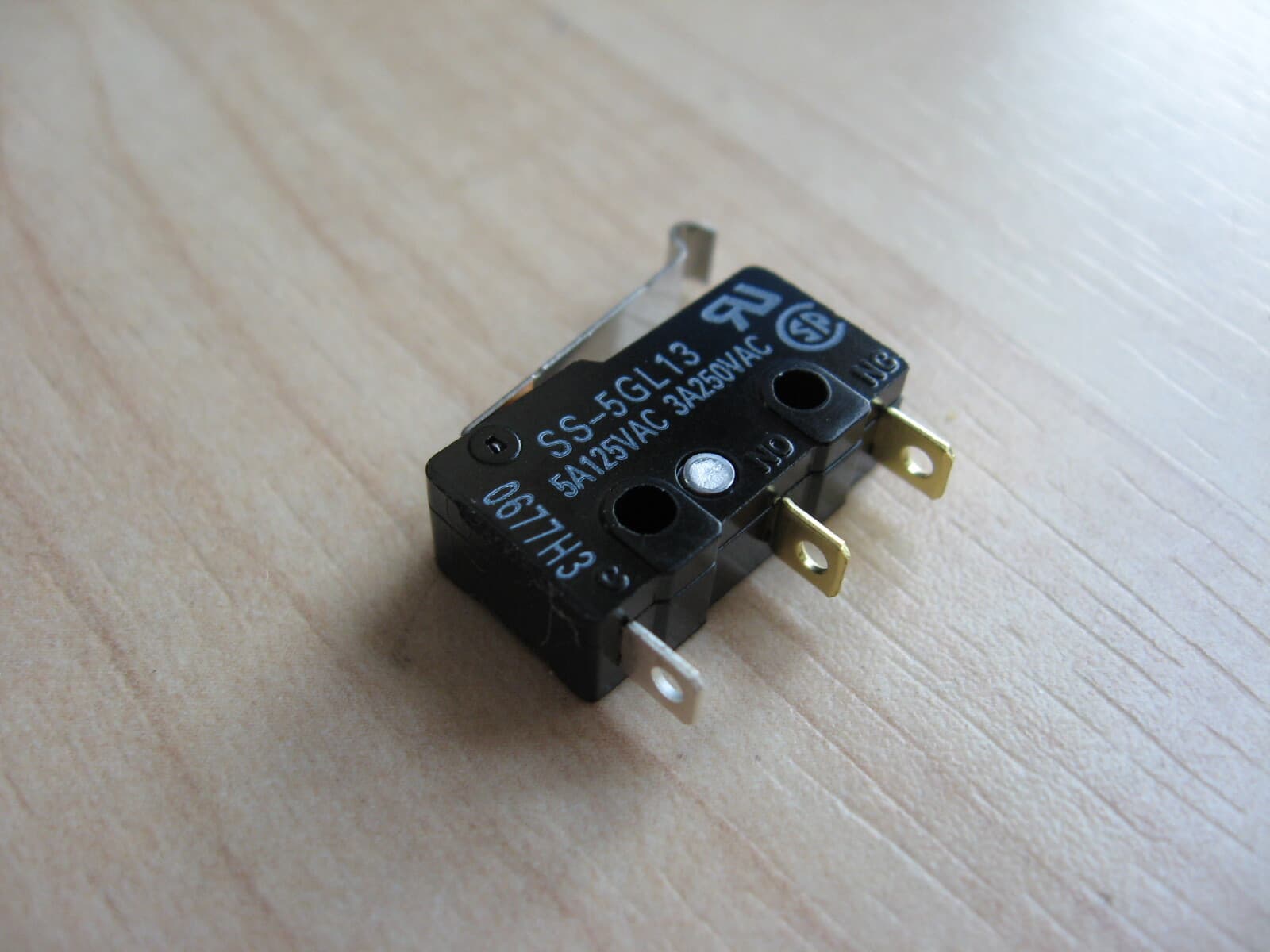 Omron Micro Limit Switch SS-5GL13 with Curved Tip Lever 5A 125VAC #E66AA 3