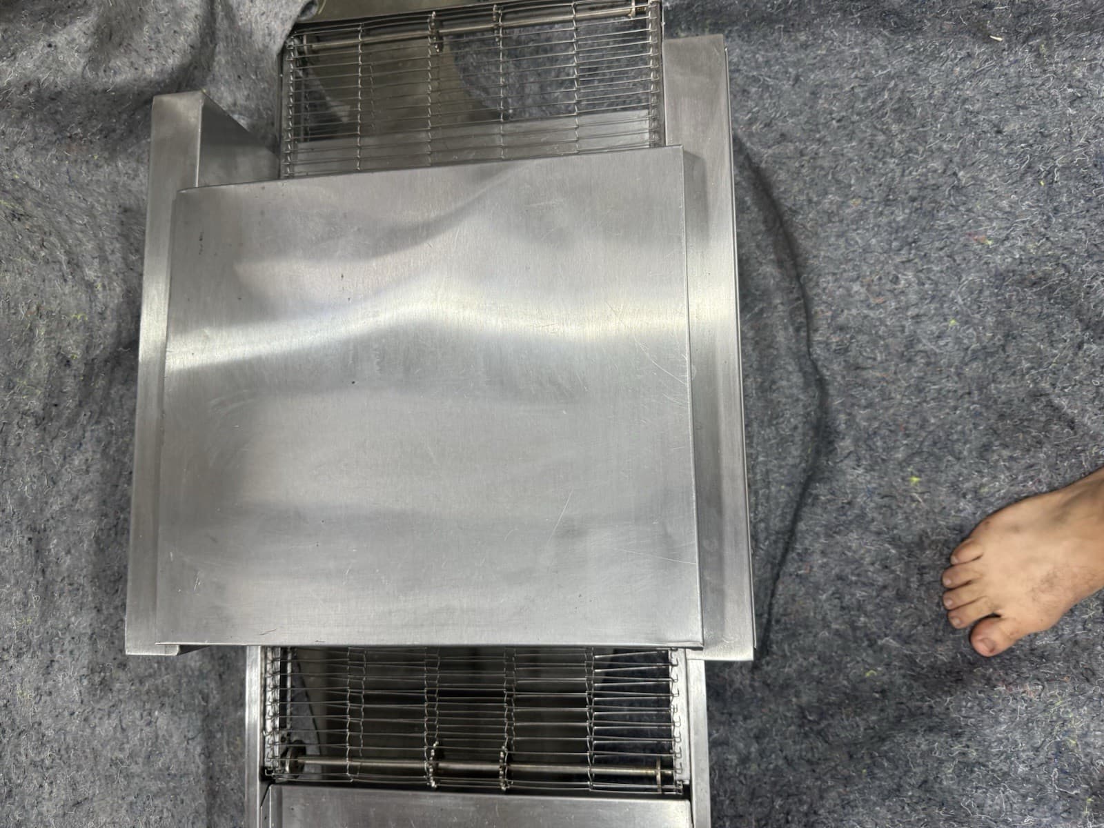 DoughPro Conveyor Pizza Oven C018H Needs Bulbs 2