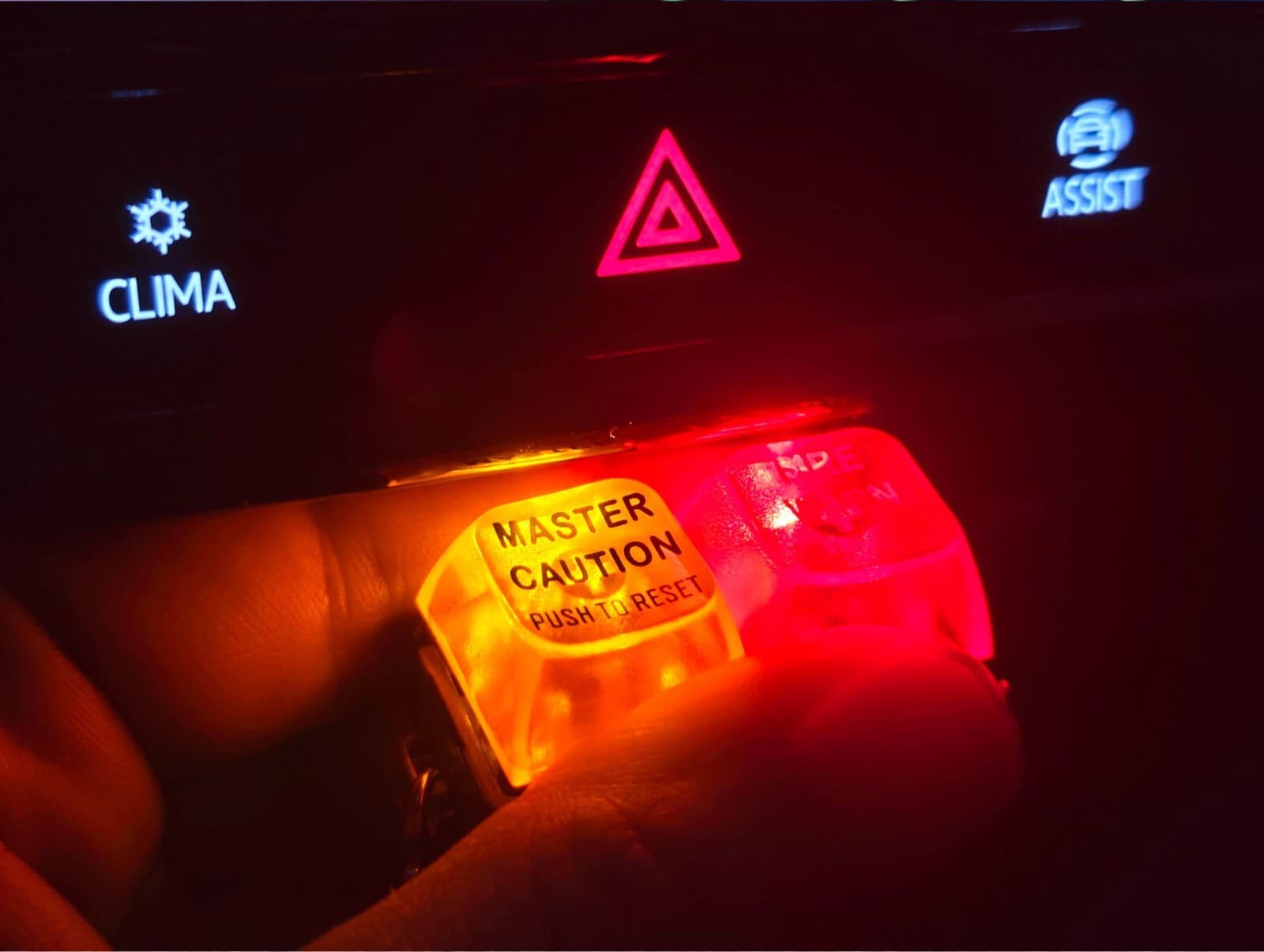 Boeing 737 Master-Caution Warning Light Keychain (One Unit) 6