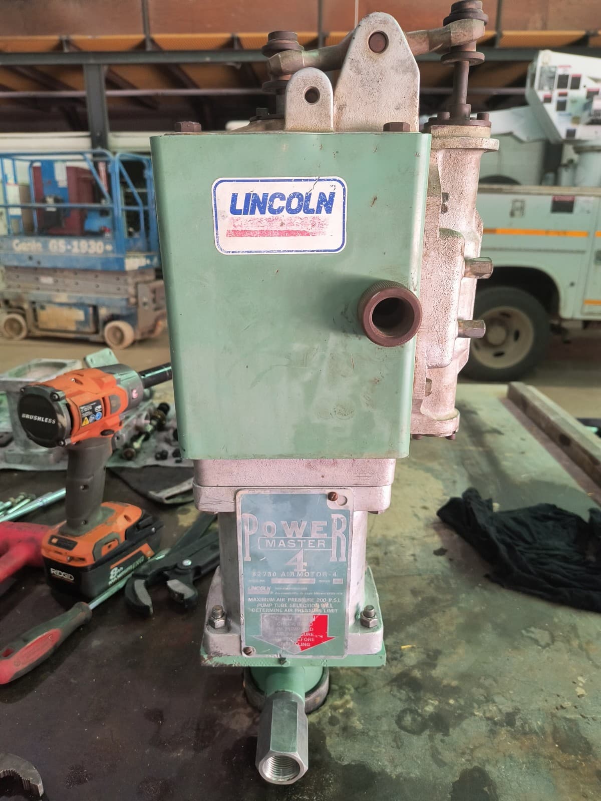 Lincoln Power Master 4 Pneumatic Pump 4