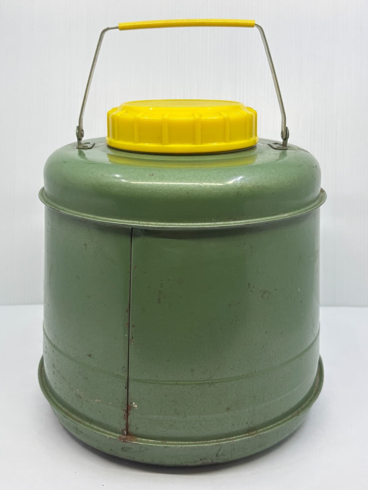 Vintage 1960s-70s Sea Breeze Insulated Picnic Jug with Cap and Handle 1 gallon 4