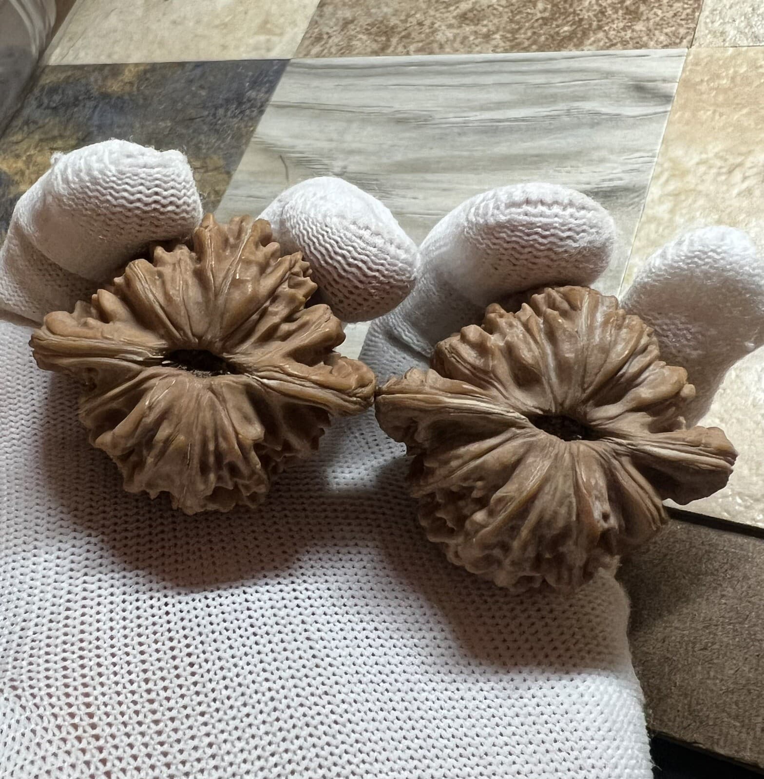 Pair of  Match Chinese Health Walnut 43.5× 39×37mm精配文玩核桃～四座楼 6