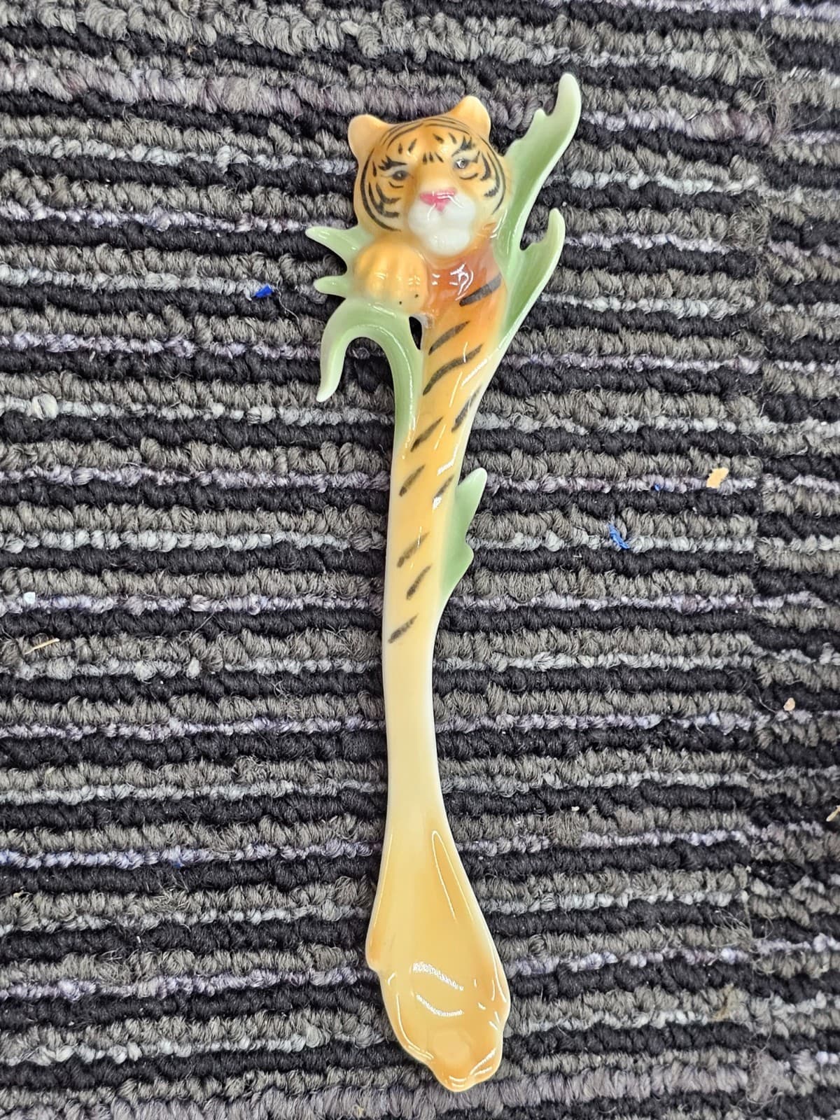 Franz FZ00453 Tiger Design Sculptured Porcelain Spoon Decoration Collection 2