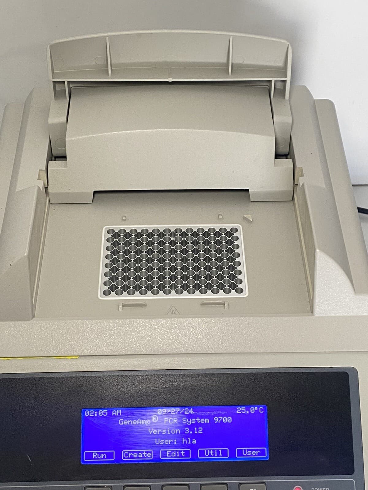 Applied Biosystems ABI GeneAmp PCR System 9700 96-Well Thermal Cycler 4