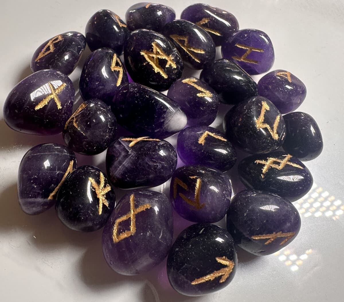Set de Runas de Cristal de Amatista – Sabiduría, Energía y Sanación Espiritual 2