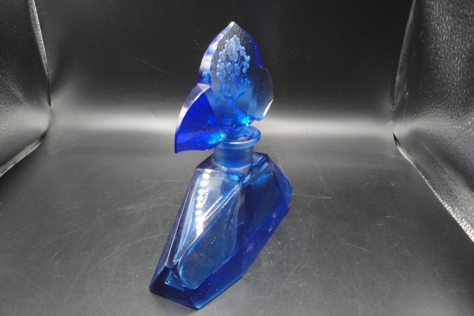 Vintage Art Deco Czech Blue Crystal Glass Perfume Bottle w/ Large Etched Stopper 3