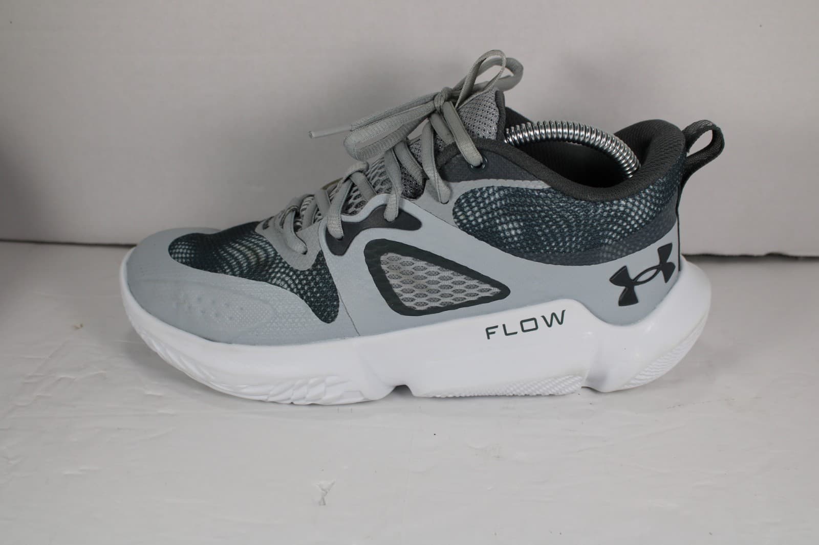 Under Armour Basketball Shoe Women's Gray/White Used Only On Basketball Court 9 5