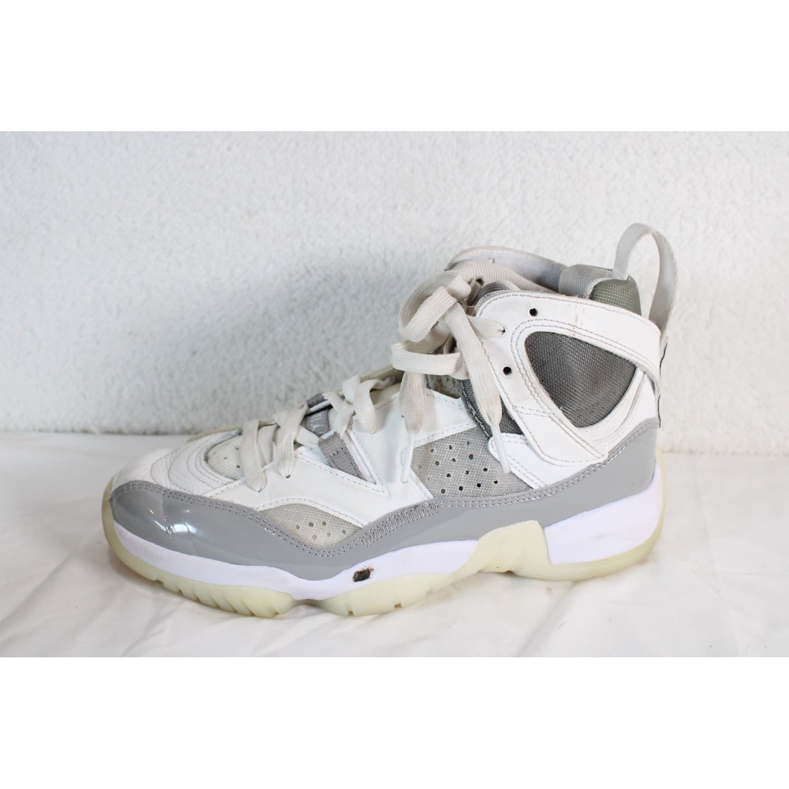 Nike Jordan Jumpman Two Trey Basketball Shoes High Top Sneakers White Gray Size 5