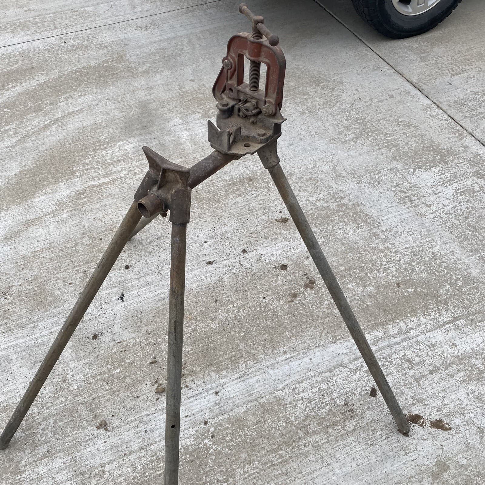 RIDGID Yoke Vise Model B-Y 2-1/2"  & SY-2-1/2 Pipe Stand Horse Ohio 3