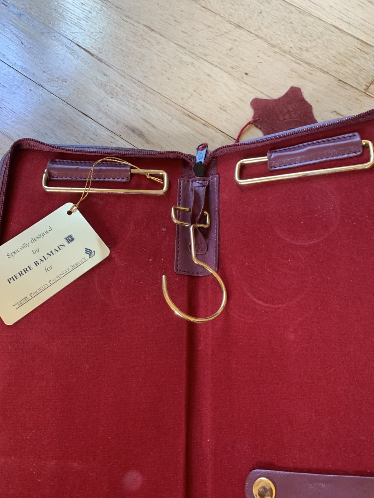 Vintage Singapore Airlines Travel Tie Case by Pierre Balmain 3