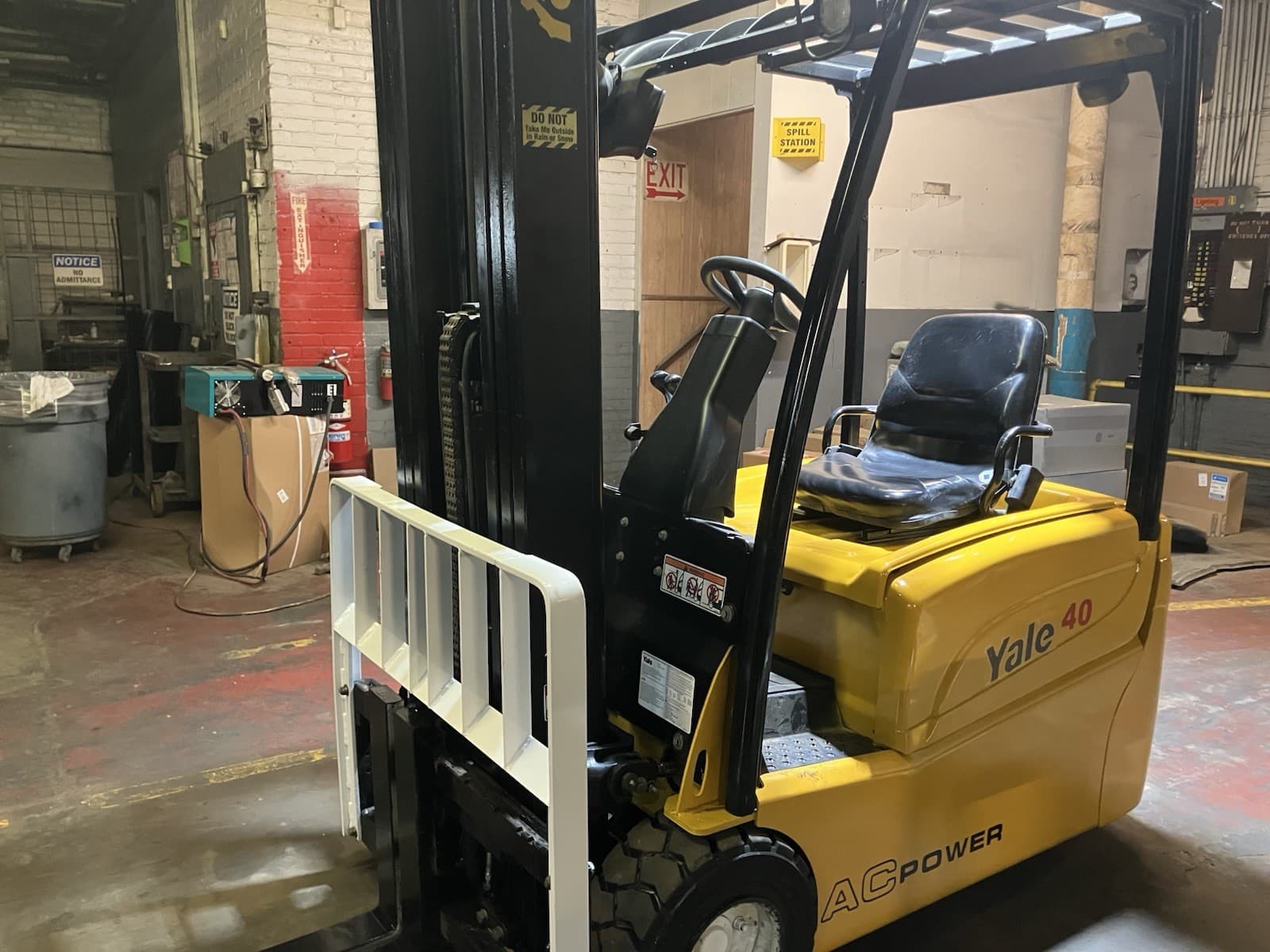 2019 Yale 4000 LB Forklift With Side Shift and Triple Mast ERP040 5