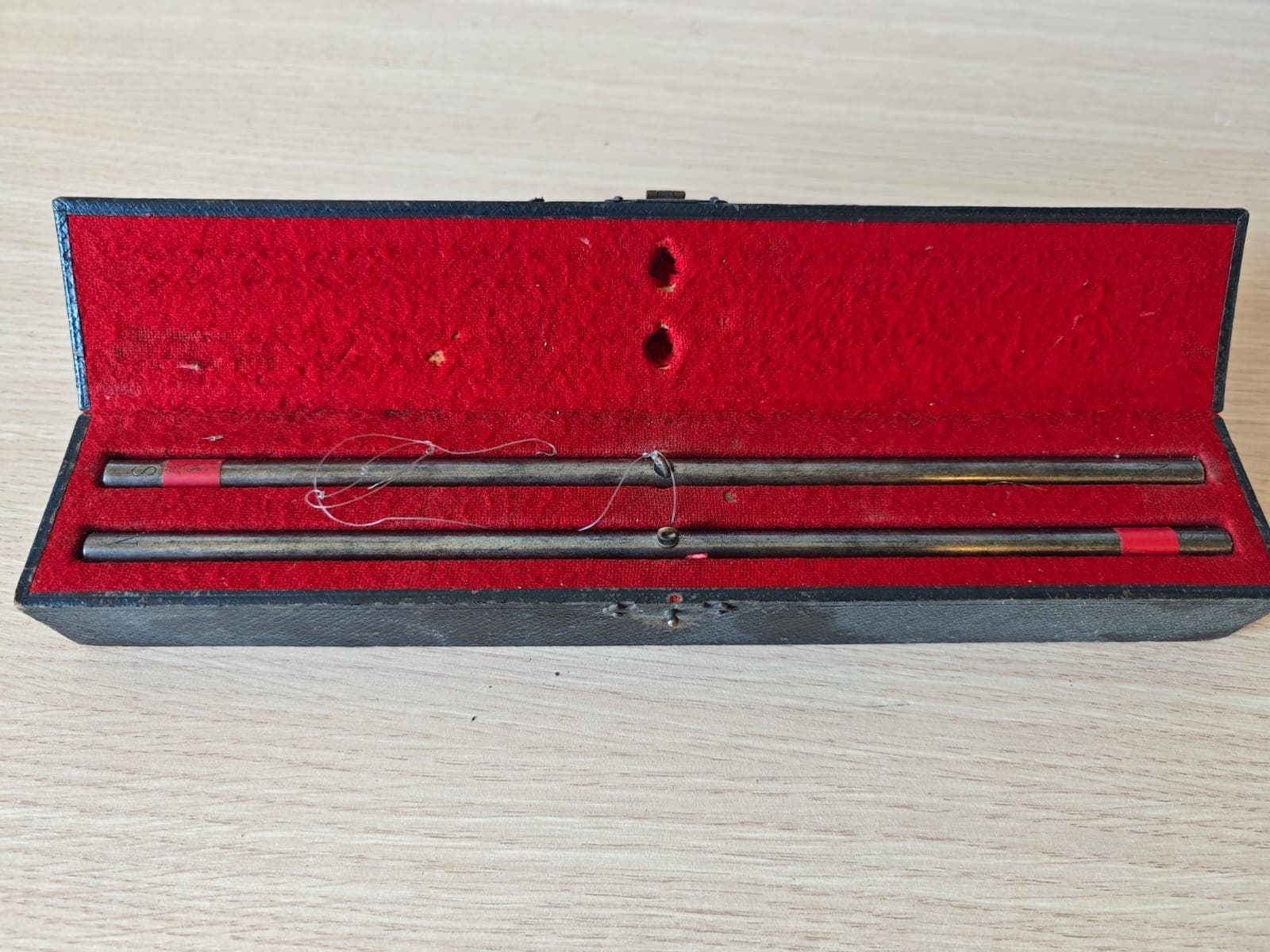 Antique Max Kohl Scientific Instrument – Pair of Magnetic Needles in Original Ca