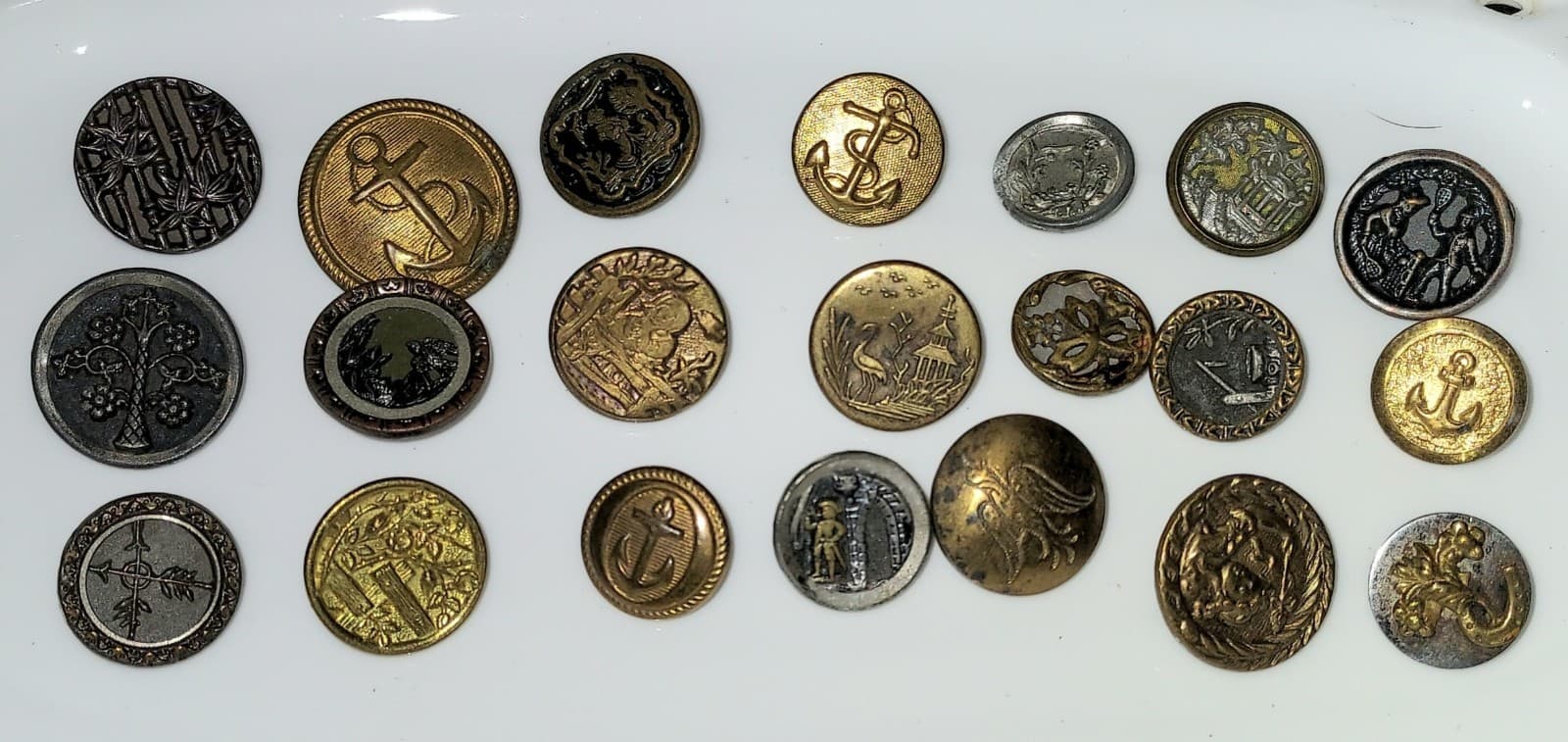 LOT 21 ANTIQUE VICTORIAN METAL PICTURE BUTTONS - BIRDS TREE OF LIFE HORSESHOE ++