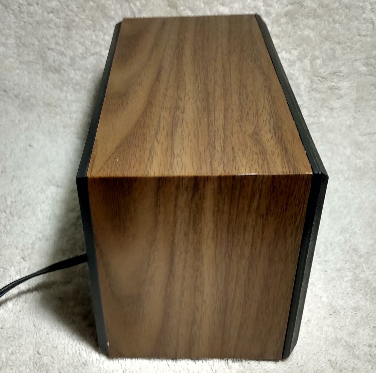 Vintage Working General Electric AM/FM Clock Radio Model 7-4501 B - Walnut Grain 4