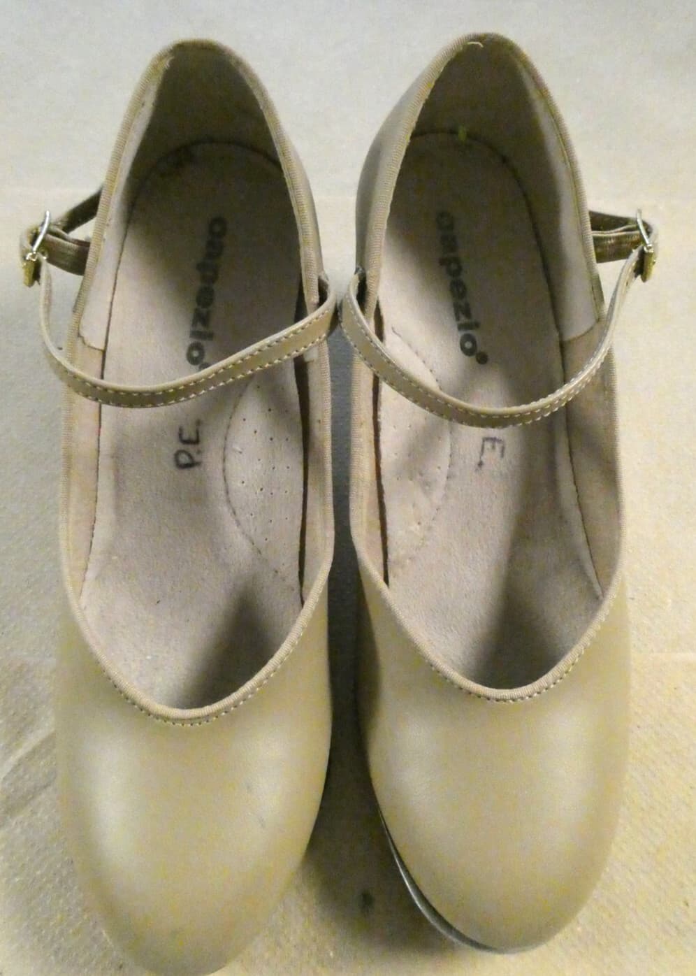 Capezio Character Shoes Dance Tan 550 2" Heel Buckle Size 7M EUC