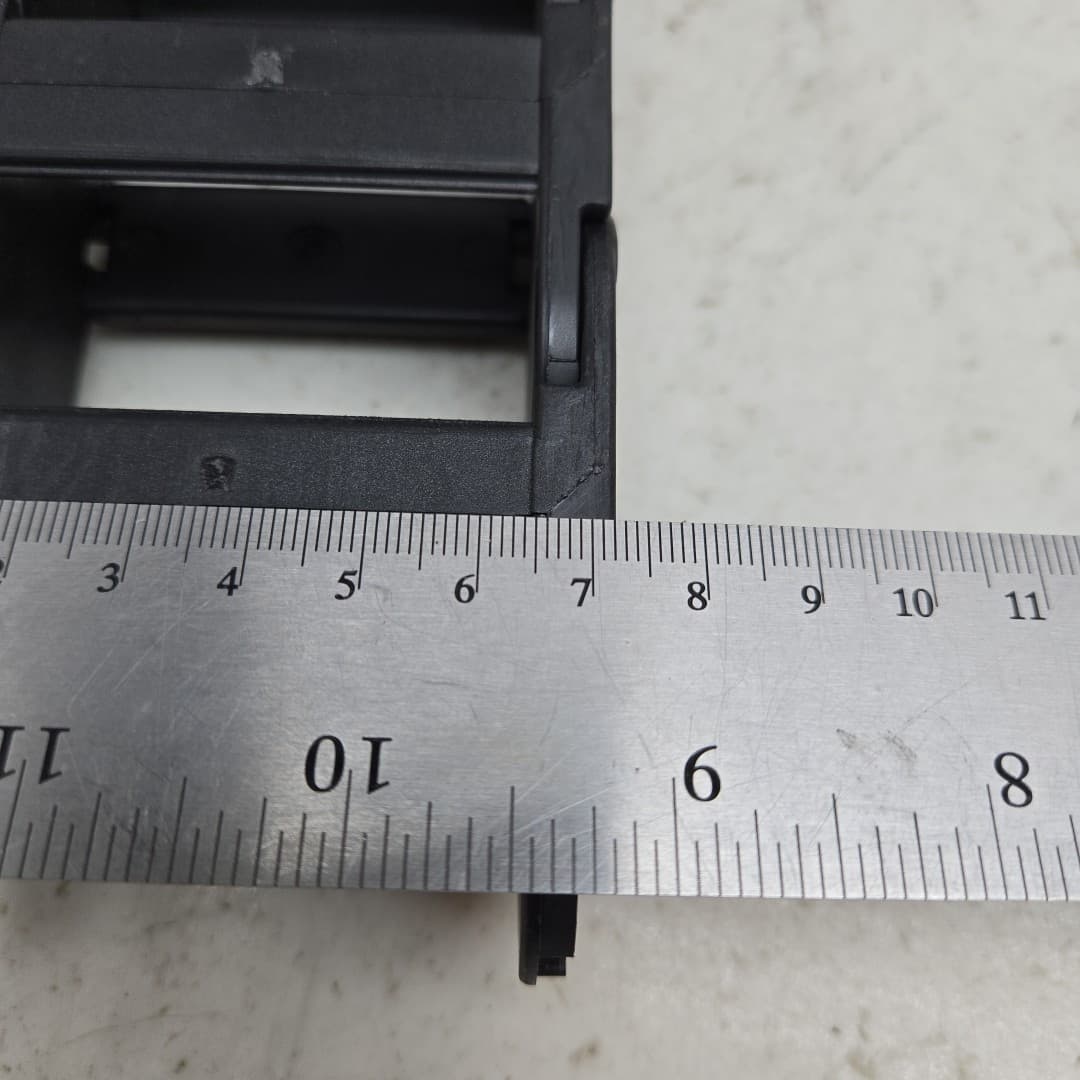 40" Igus 250.05.125 Cable Carrier System 2.24" Inner 2.87" Outer 22 Links New 6