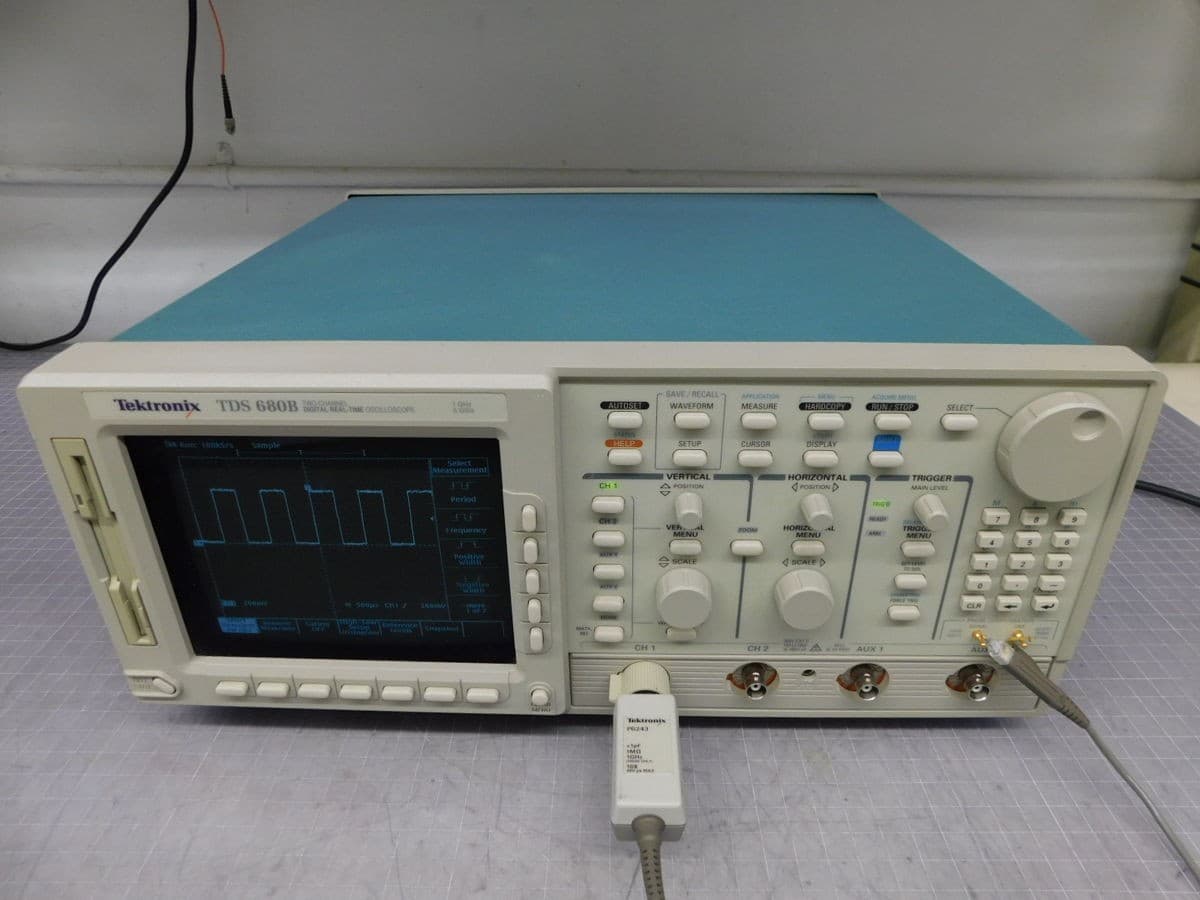 TEKTRONIX TDS680B DIGITAL REAL TIME OSCILLOSCOPE 2CH+2AUX, 1GHZ, 5GS/S,OP.13 1F 