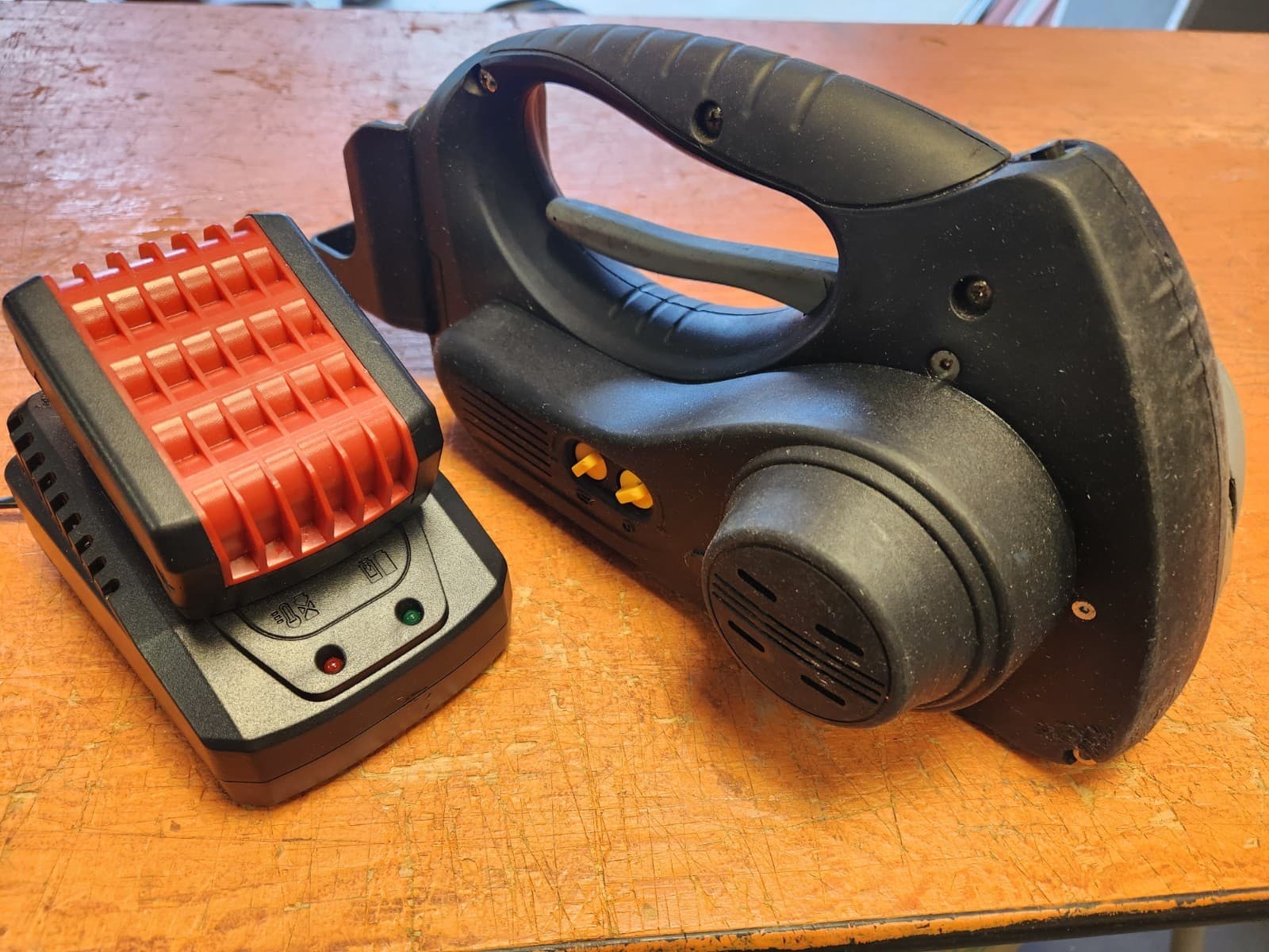 TRANSPAK Poly- Strapping Machine VT700L Battery powered, powers up and works? 3