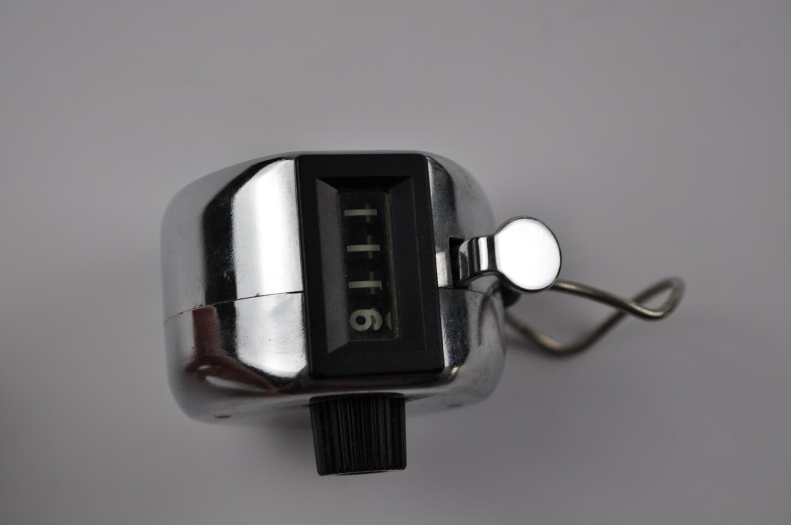 Hand Tally Counter 4-Digit Mechanical Palm Number Clicker With Finger Ring WORKS 2