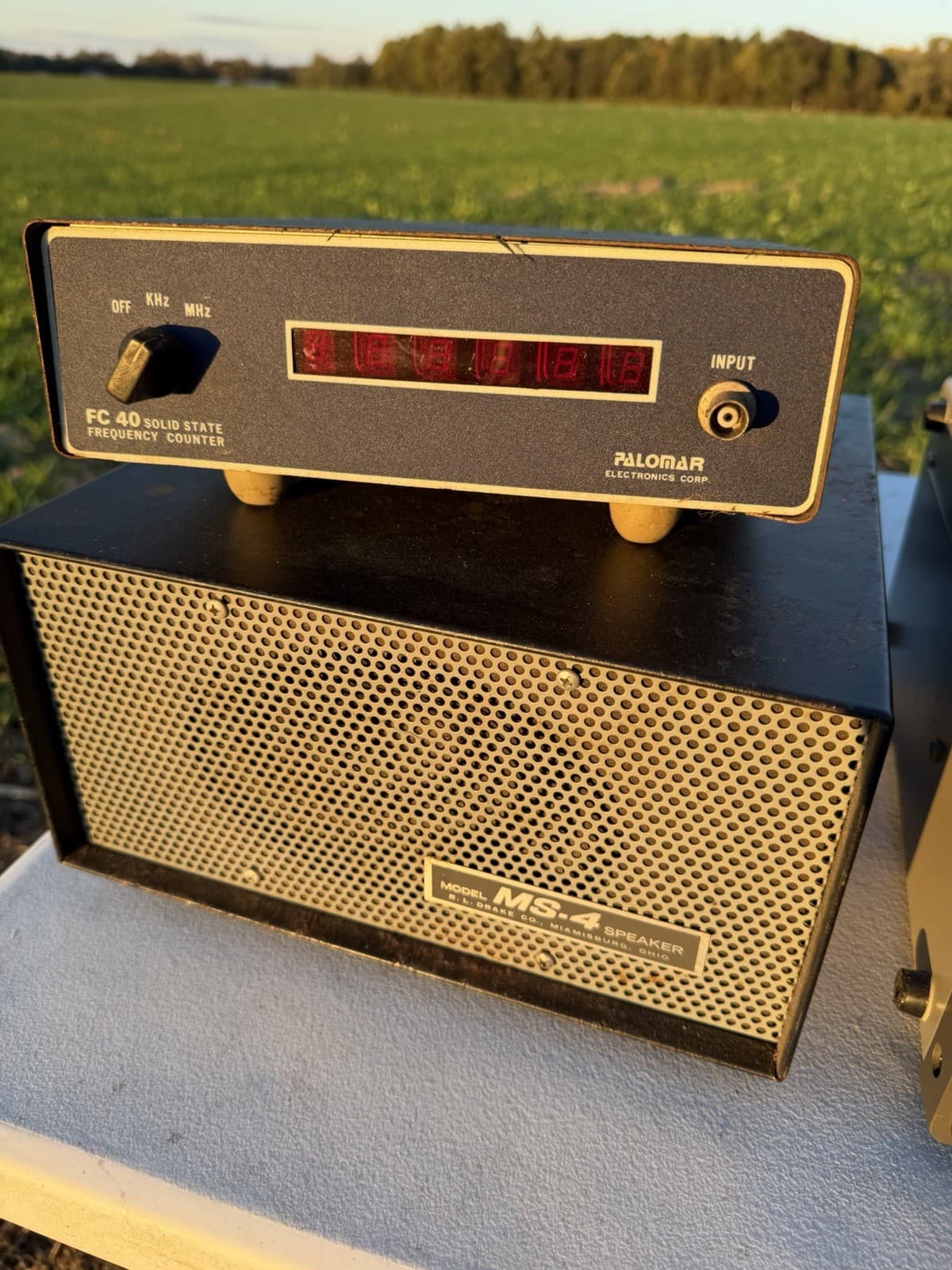 Vintage Radio, Radio Speaker, Frequency Counter, Microphone And More *untested* 3