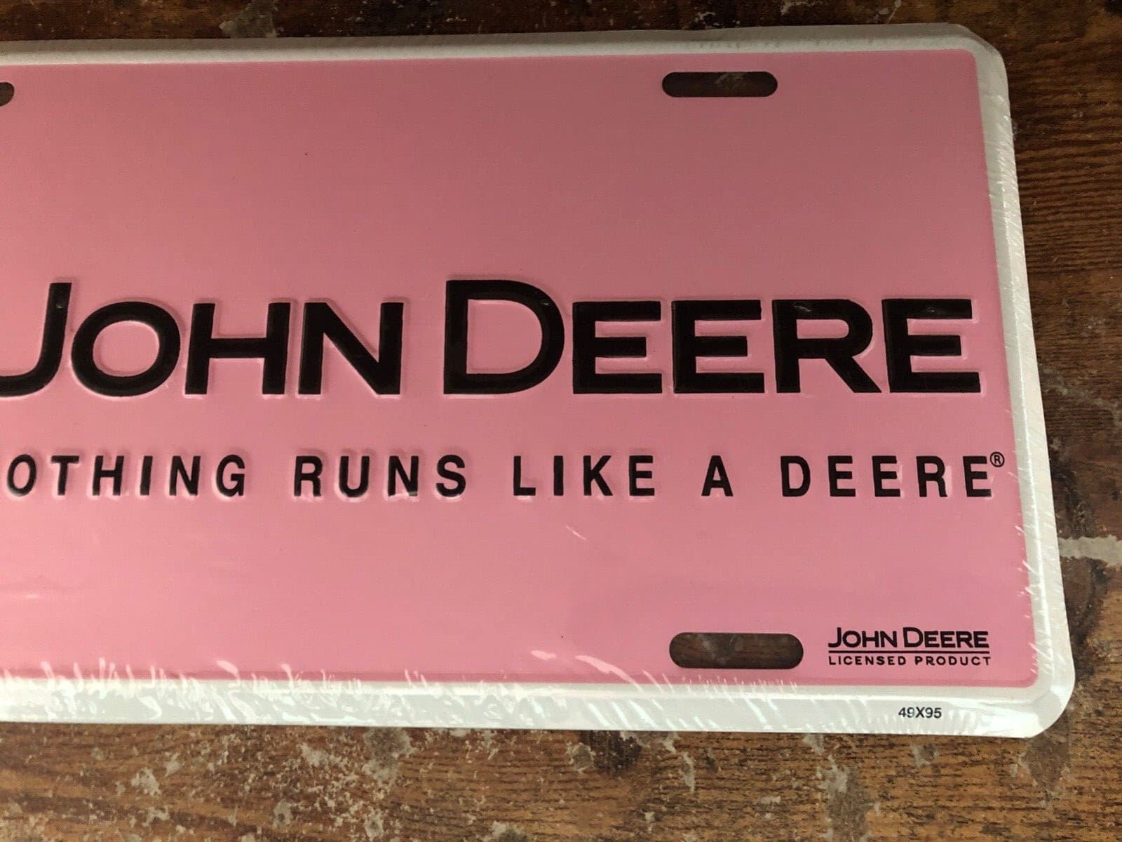 Sweet JOHN DEERE Metal License Plate NOTHING RUNS LIKE A DEERE unopened pink #1 3