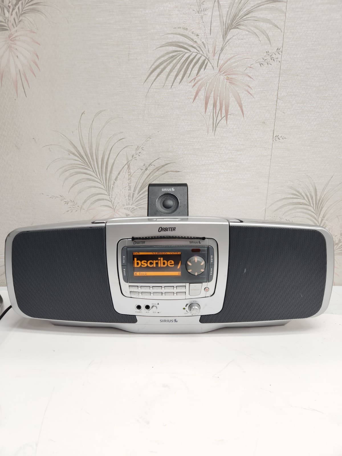 Orbiter Sirius SR4000 Boombox Receiver "Read Description Has Issue" 