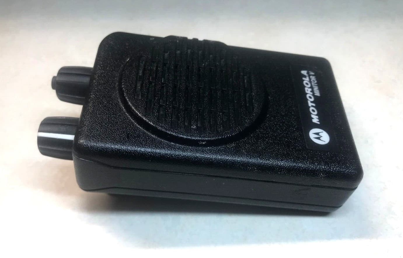 Motorola Minitor V (5) UHF 2-Channel Stored Voice Pager 414-421.9875 MHz 4