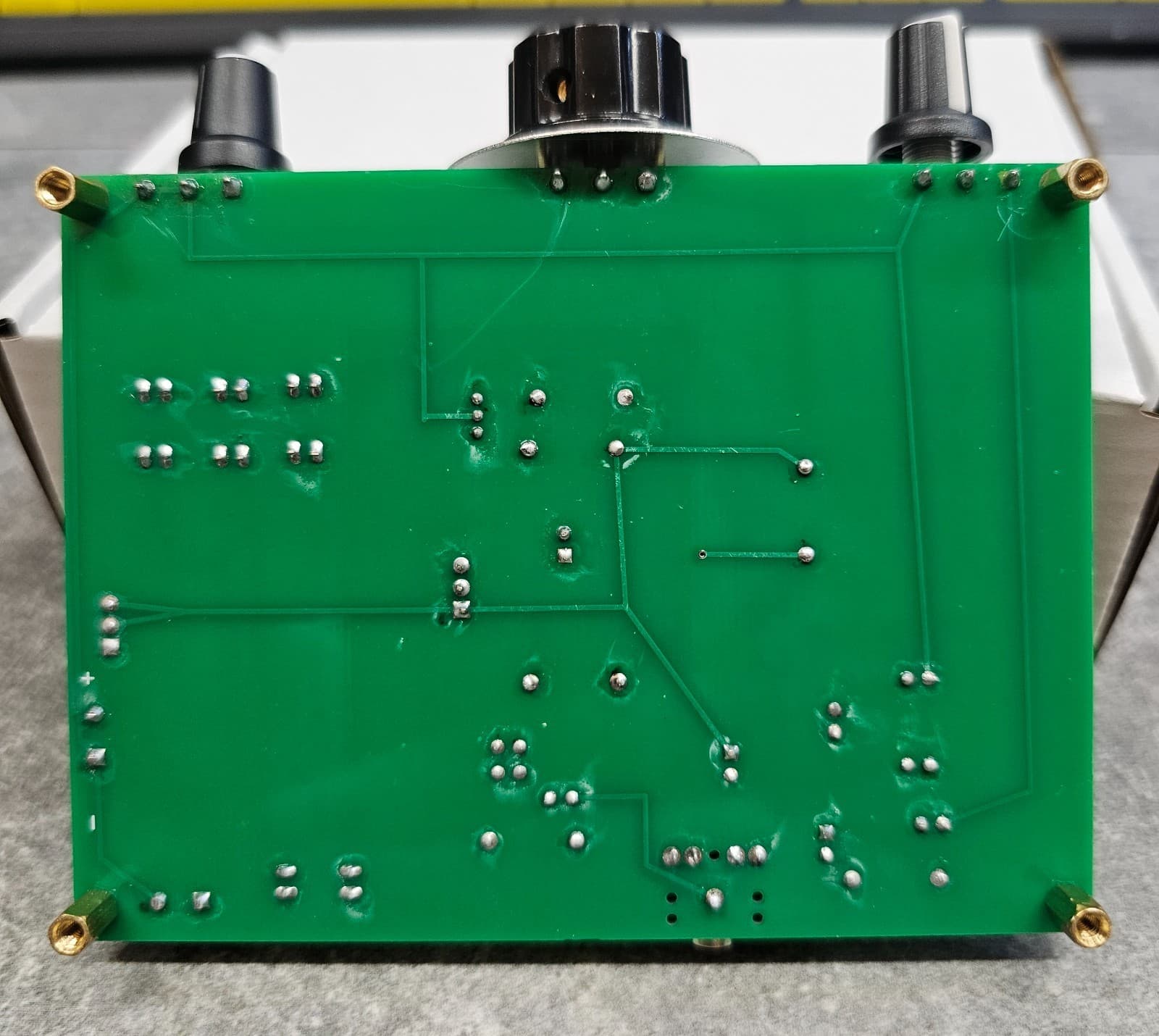 One IC Radio Kit.  Receives AM FM LW SW1 SW2 SW3.  A Fun 100% DIY Kit! 5
