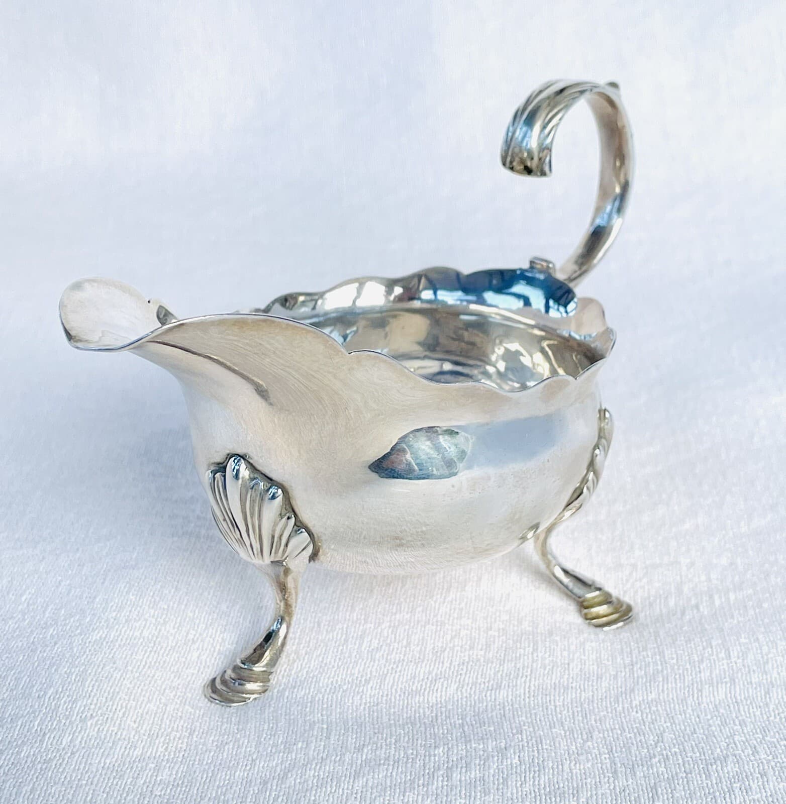 WILLIAM IV STERLING SILVER SAUCE BOAT- London, 1836. 2
