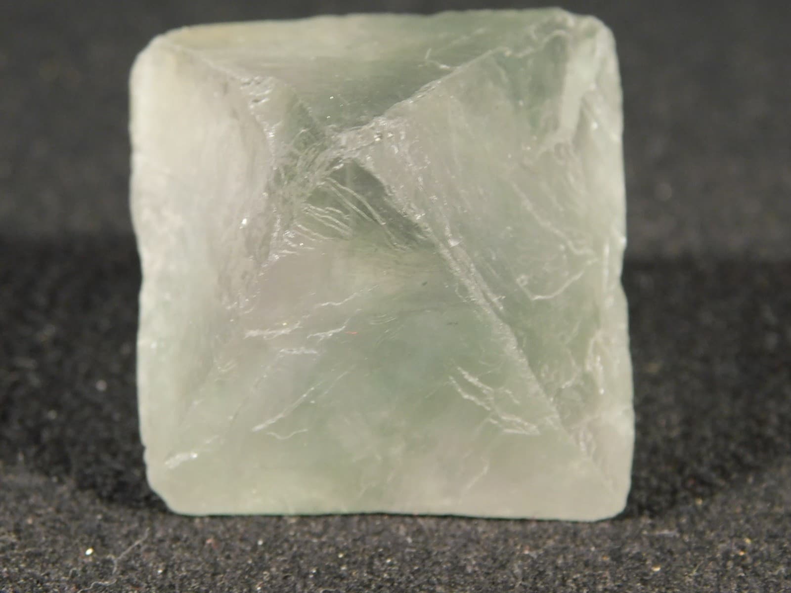 Larger! SEA Foam GREEN Fluorescent FLUORITE Octahedron Crystal 83.4gr 6