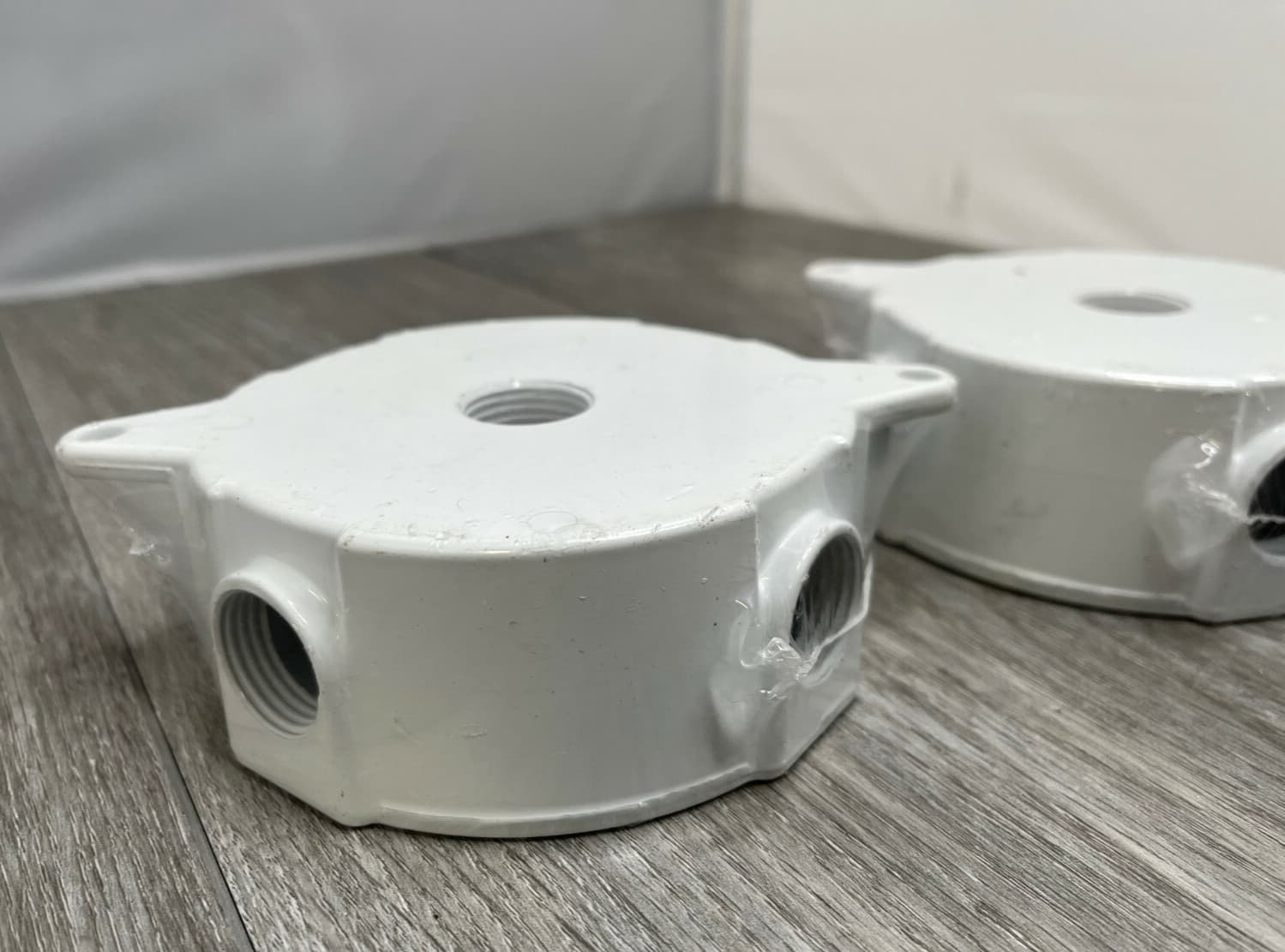 2pk P&S WPRB25W Die-Cast Alum Round Outlet Box 5-Hole 1/2" Hub 4" Diam 4 Plugs 4