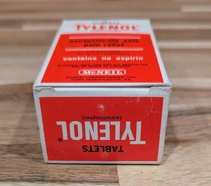 Vintage 100 Count Tylenol McNeil bottle 60s 1967 Pre Tamper proof Screw Lid 4