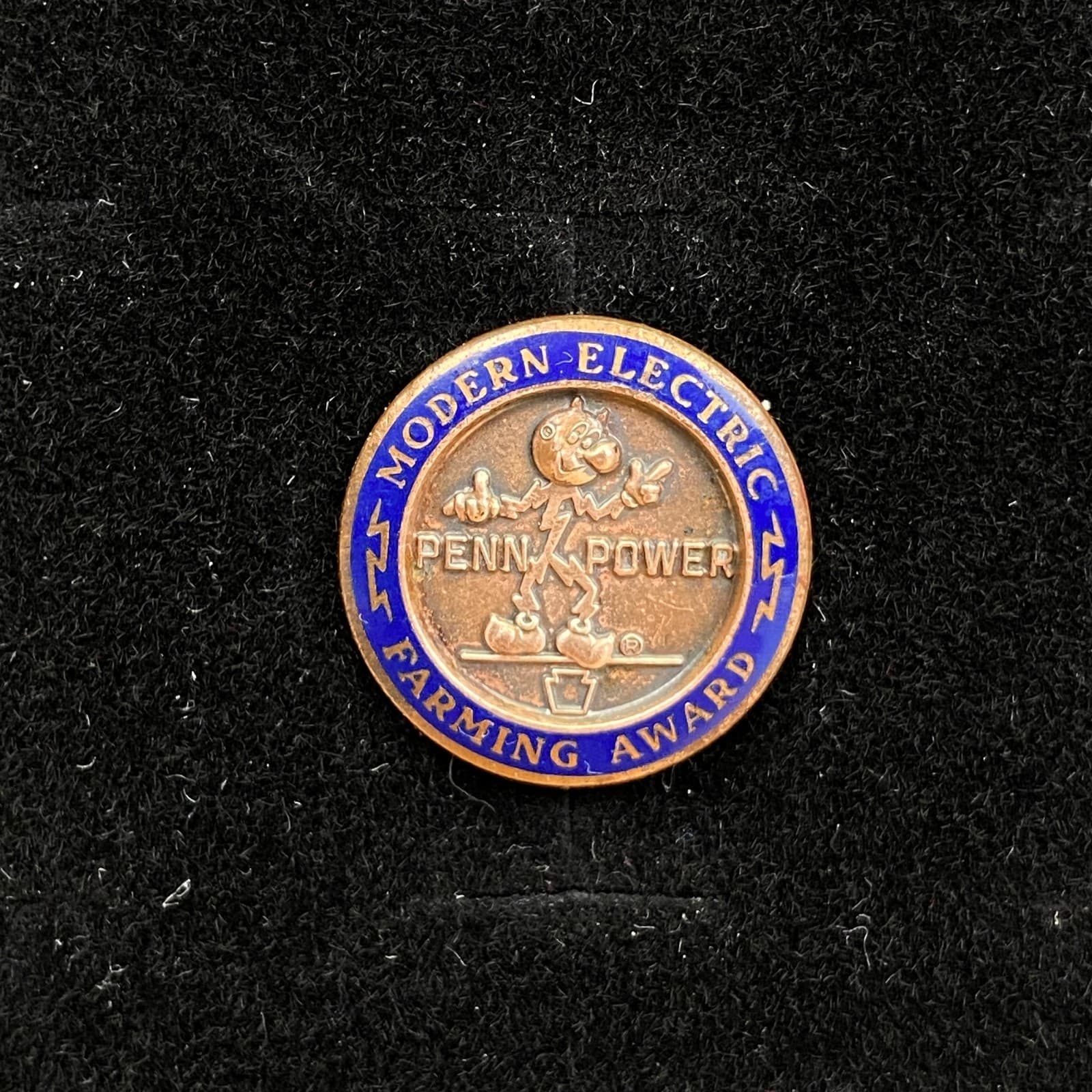 RARE Vtg Reddy Kilowatt Penn Power Modern Electric Farming Award Pin