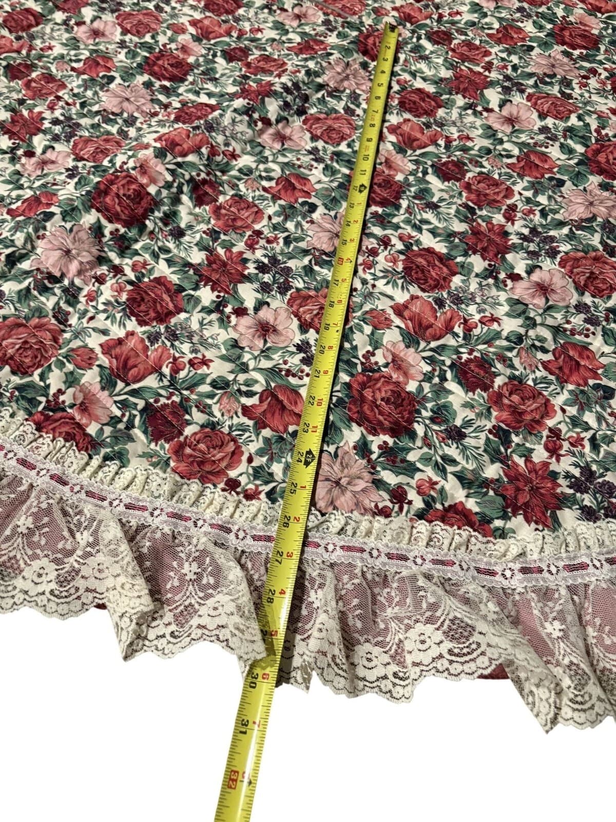 Vintage Shabby Grandma Cottage Floral Quilted Christmas Tree Skirt Lace Trim 6