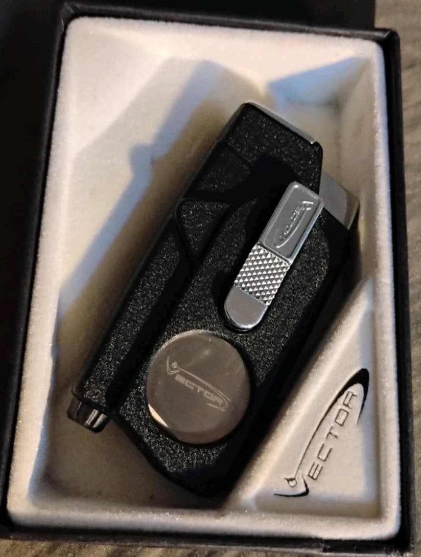 Black Crackle Matte Vector Dual Flame Lighter & Cigar Cutter 