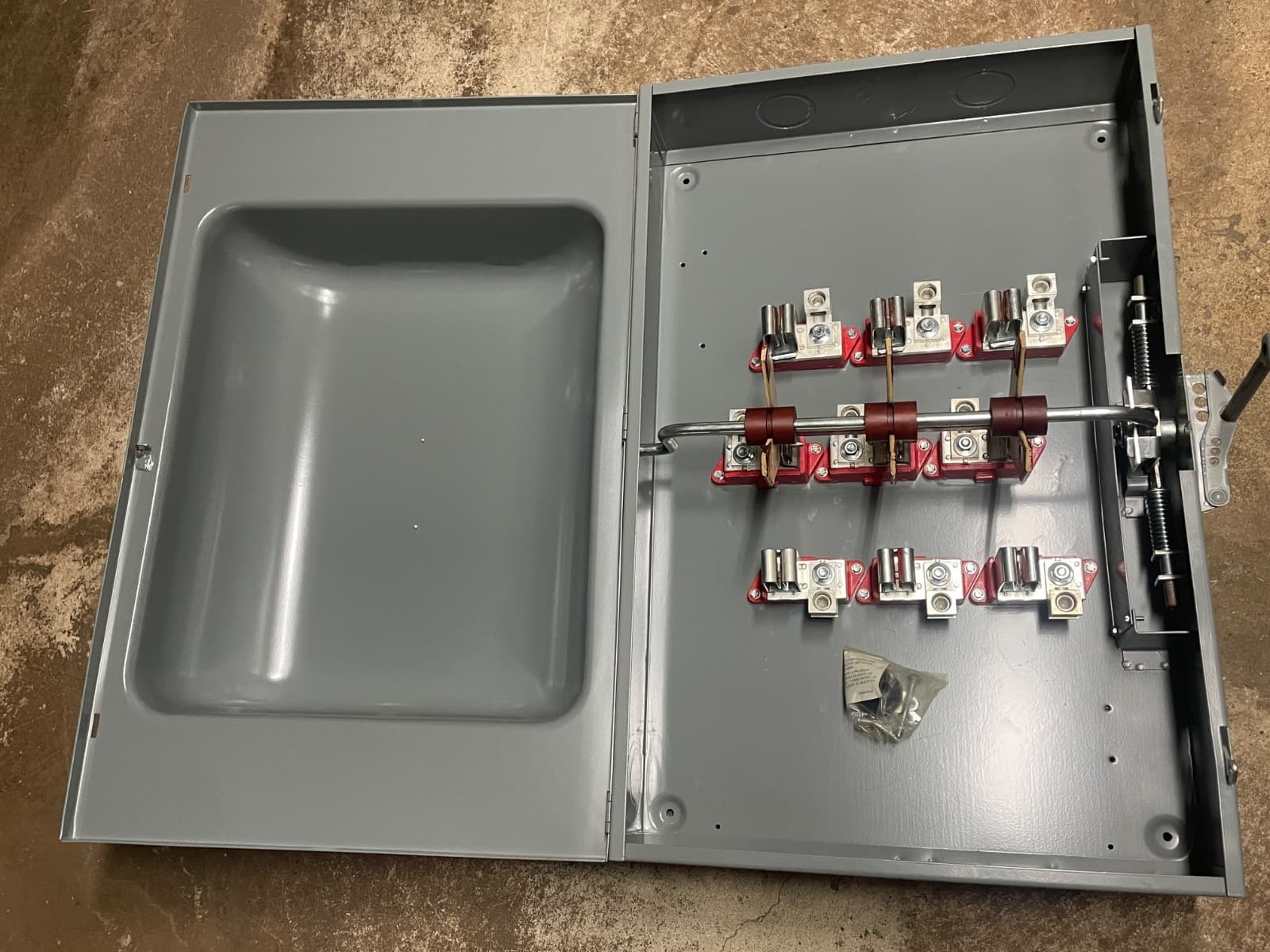 Square D 82354 200-Amp 240-VAC Double Throw Manual Transfer Switch 3-Pole Type 1 3