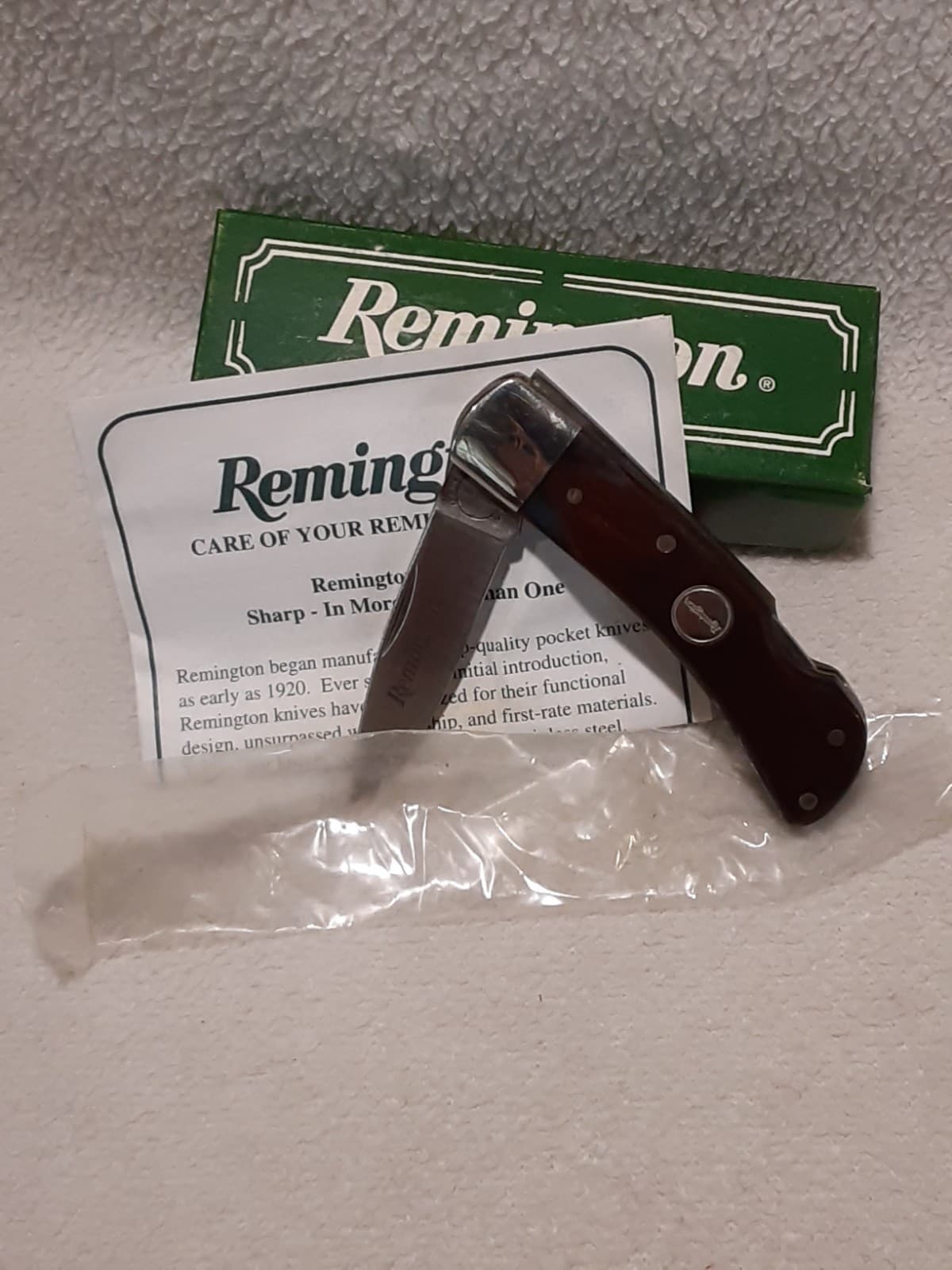 Remington USA R5-W Gentlemans Folding Knife W Box & Paper Unused