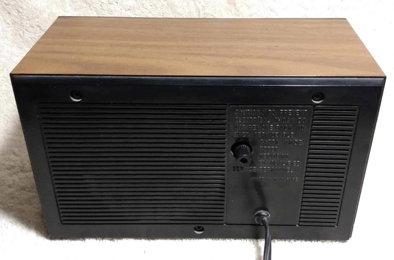 Vintage Working General Electric AM/FM Clock Radio Model 7-4501 B - Walnut Grain 2