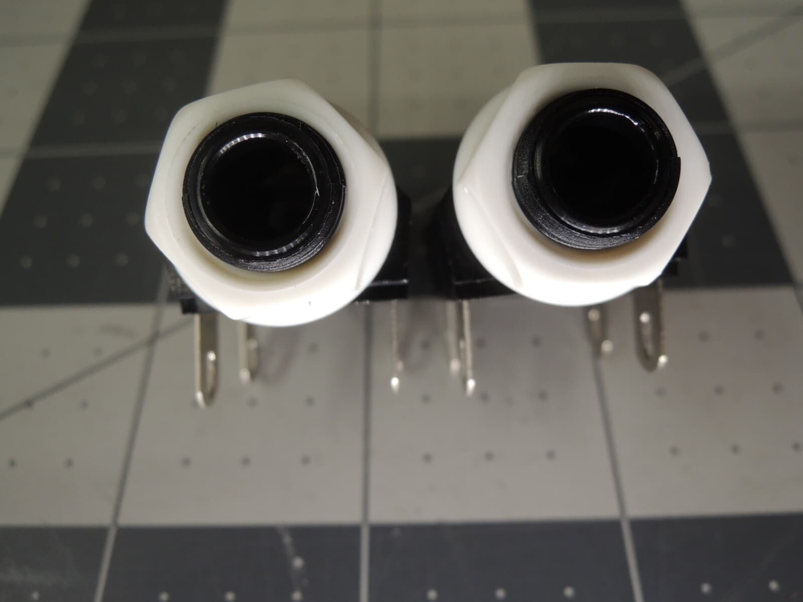 Two New 1/4" 'Cliff' Input jacks For Vox AC-15 & AC-30 Amplifiers w/ White Nuts 2