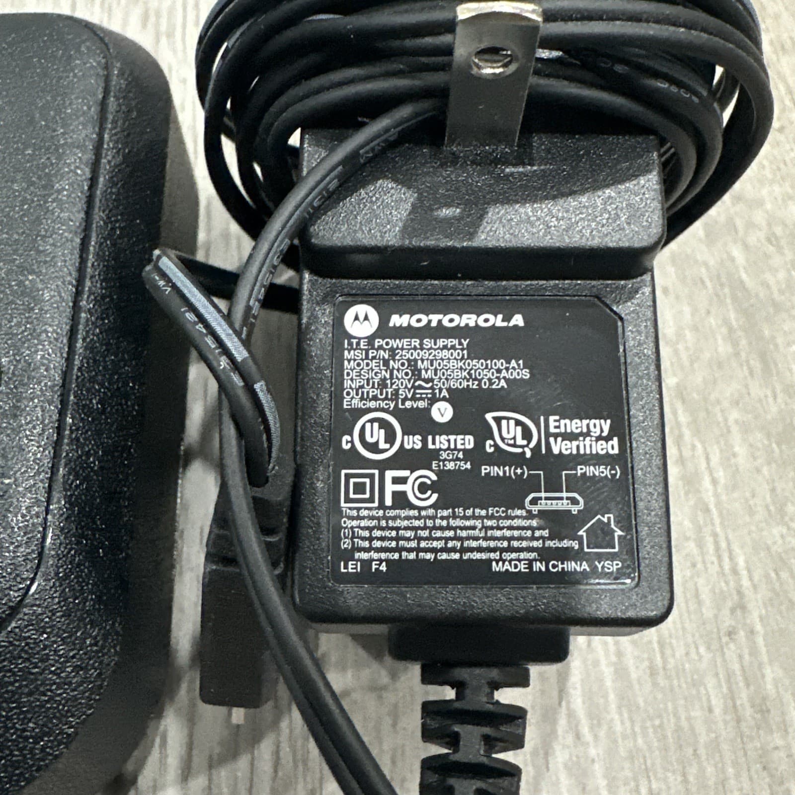 Motorola RLN6505A Minitor VI (6) Desktop Pager Charger 3