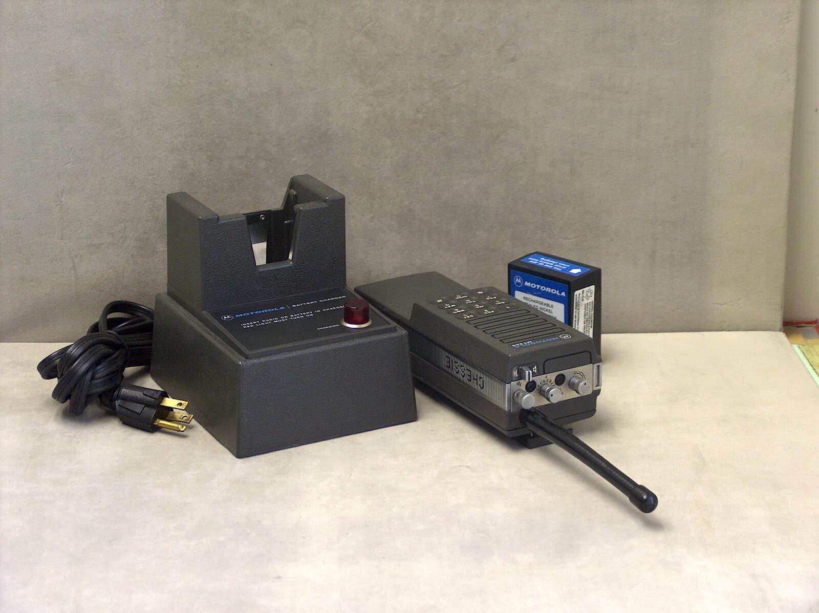 Motorola MT500 VHF Radio CSX - Chessie Transceiver w/Battery and Charger 3