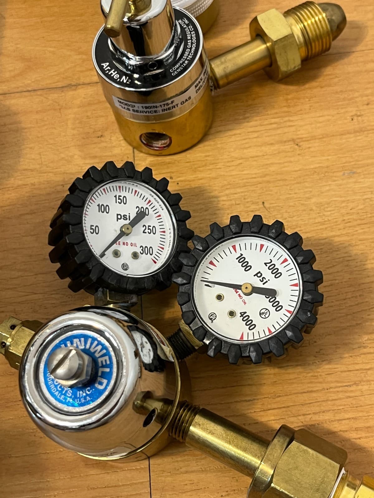 Lot of Gas Regulators, Manifolds & Valves CONCOA UniWeld GENTEC NOSHOK  5